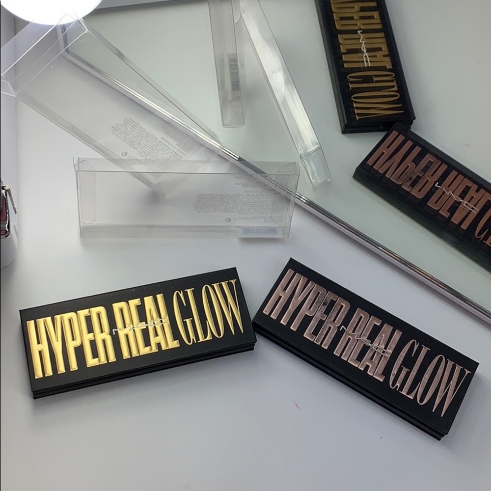 (2) MAC Hyper Real Glow Palette - Picture 3 of 9